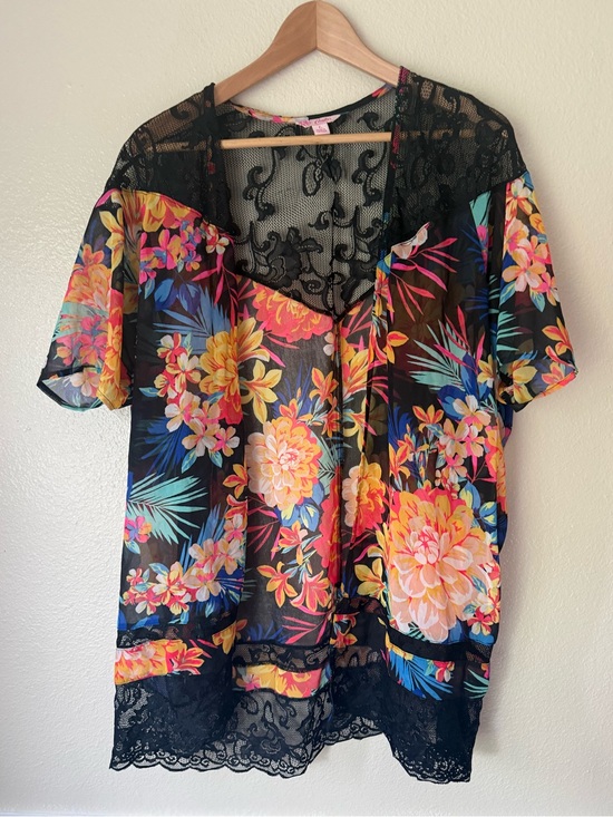 Candie's Tops - ❇️Candie's Black Sheer Floral Kimono Top with Lace Trim 2 for $22❇️